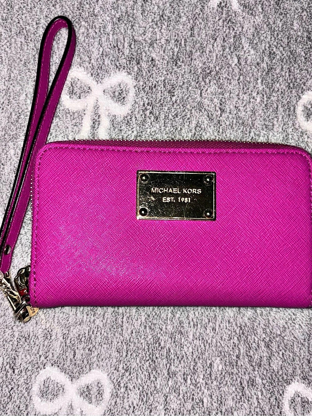 Michael Kors Jet Set Travel Zip Phone Case Fuchsia Wristlet Wallet EUC
